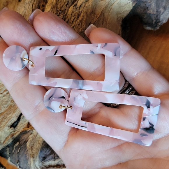 Pink Tortoiseshell Lucite Rectangle Drop Dangle Earrings, lightweight - Picture 3 of 3